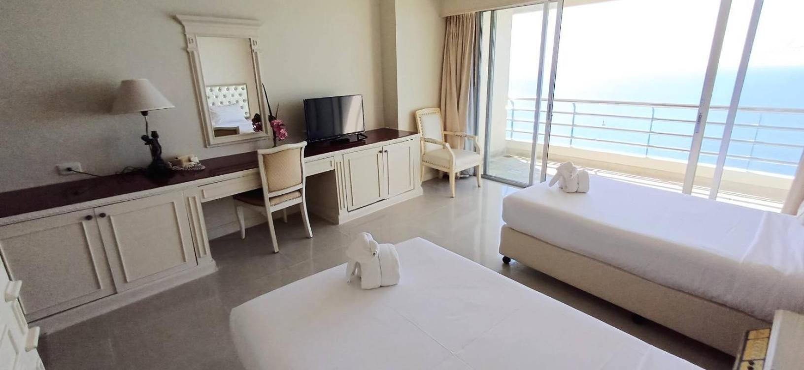 Adriatic Palace Hotel Pattaya Bagian luar foto