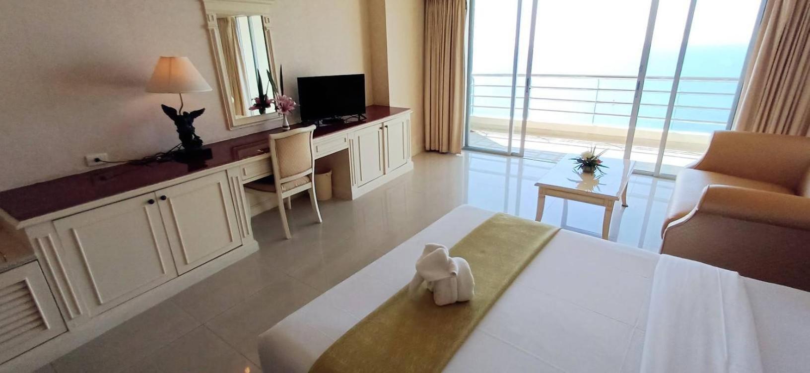 Adriatic Palace Hotel Pattaya Bagian luar foto