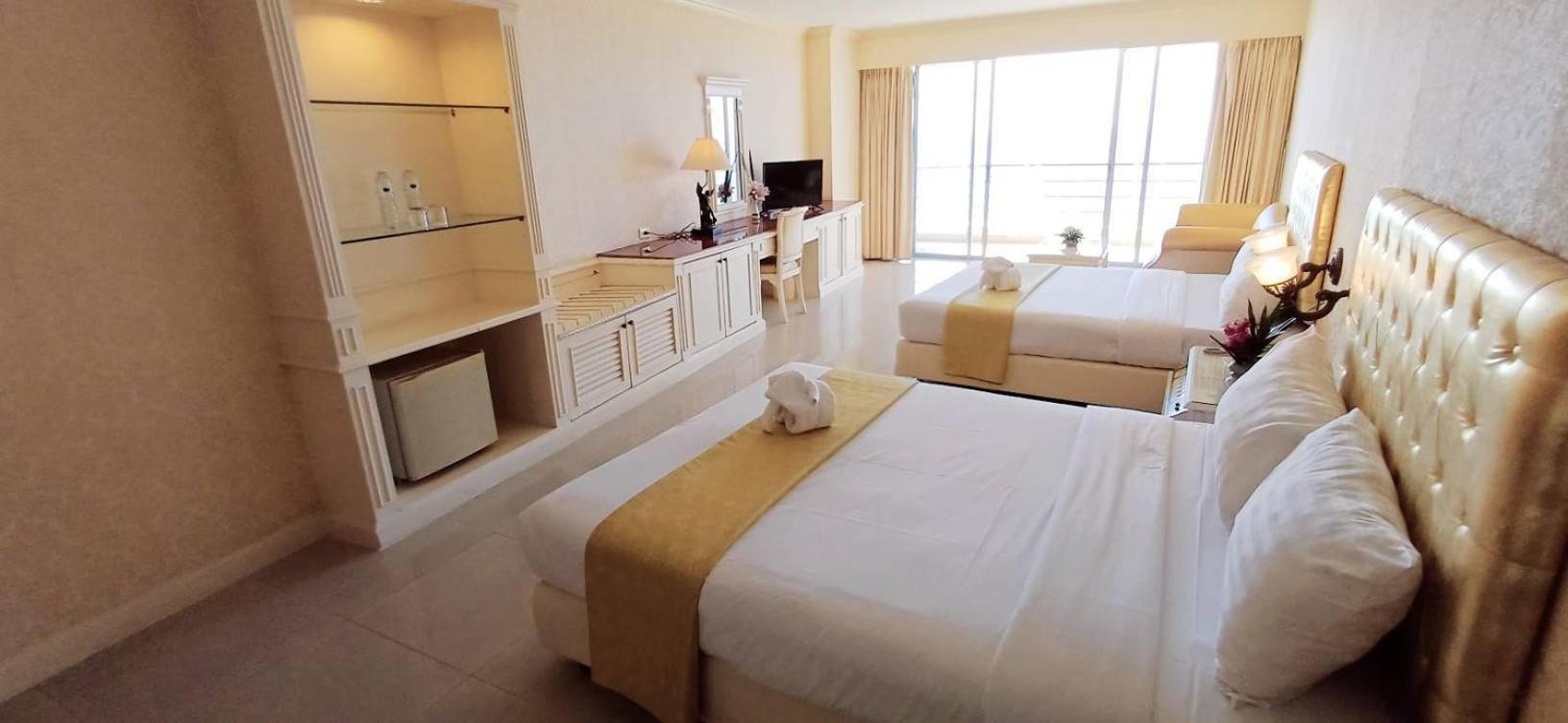 Adriatic Palace Hotel Pattaya Bagian luar foto