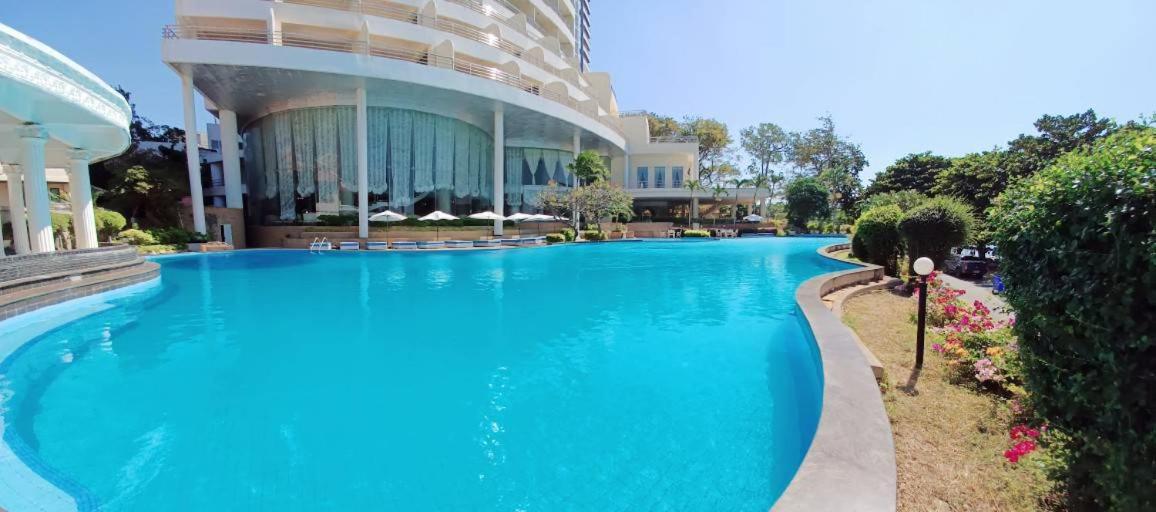 Adriatic Palace Hotel Pattaya Bagian luar foto