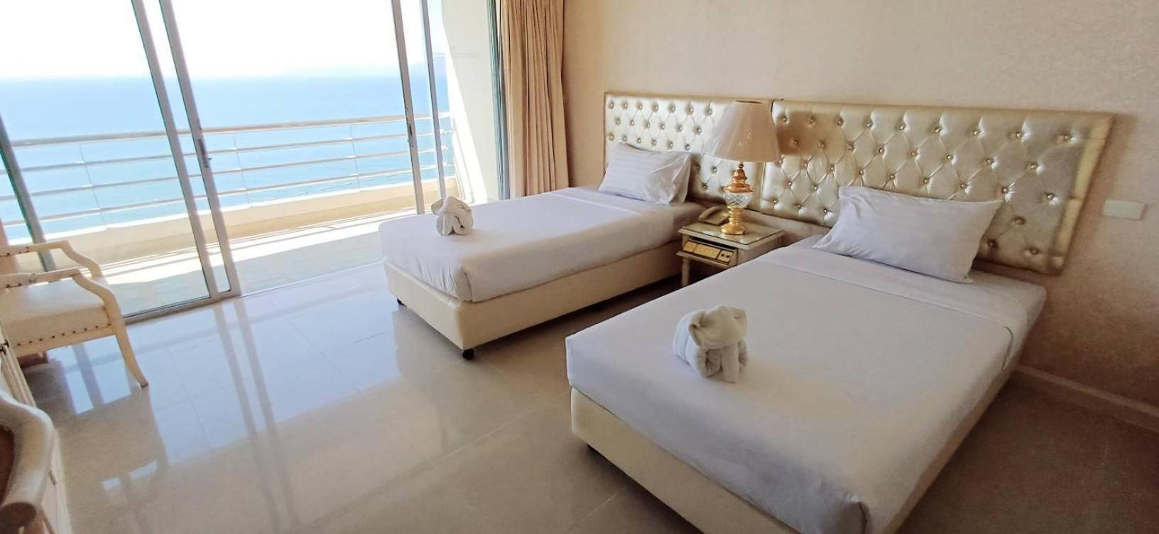 Adriatic Palace Hotel Pattaya Bagian luar foto